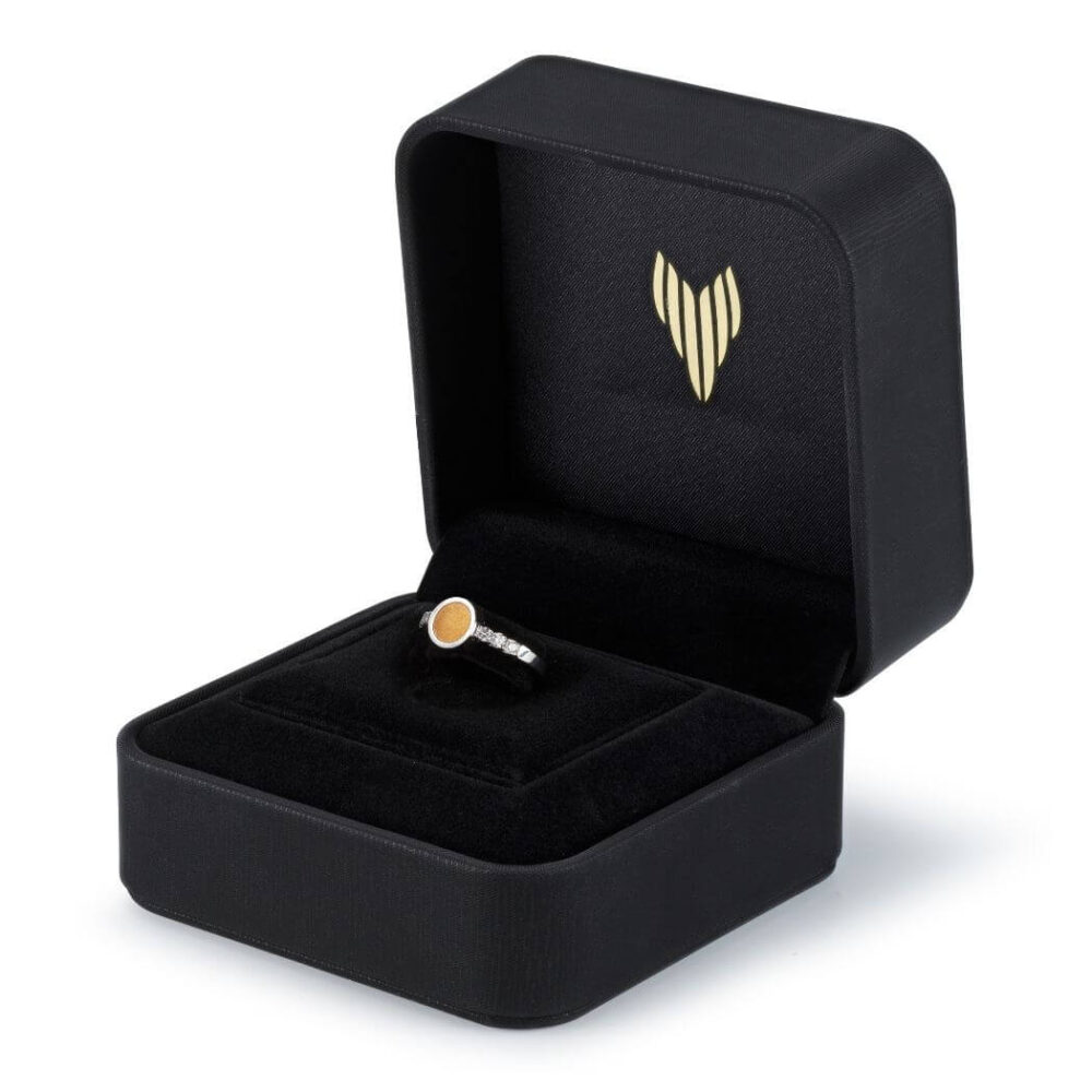 VINCELLS MIRABILITAS AMARE anello in oro bianco con pietra di vino bianco - immagine 5